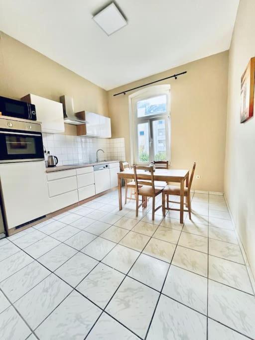 Apartment 85/3 *