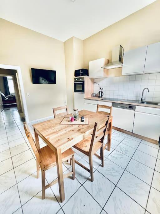 85/3 Apartment *
